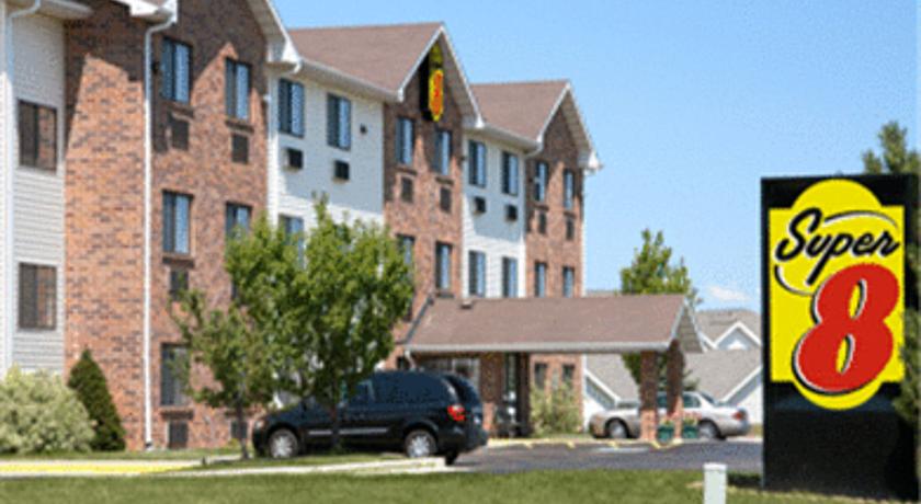 Super 8 Racine