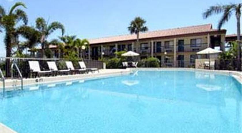 Super 8 Riviera Beach