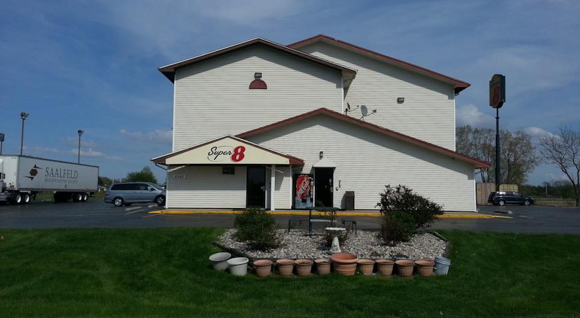Super 8 Saginaw