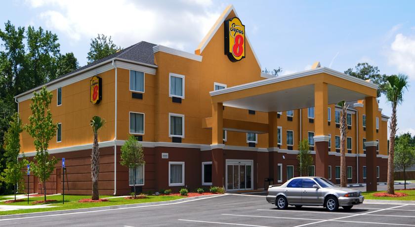Super 8 Savannah