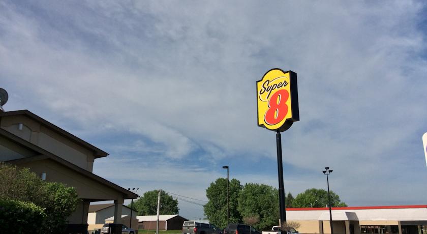 Super 8 Spirit Lake Okoboji