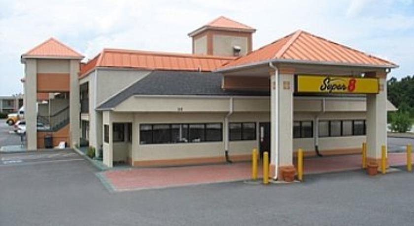 Super 8 Suwanee