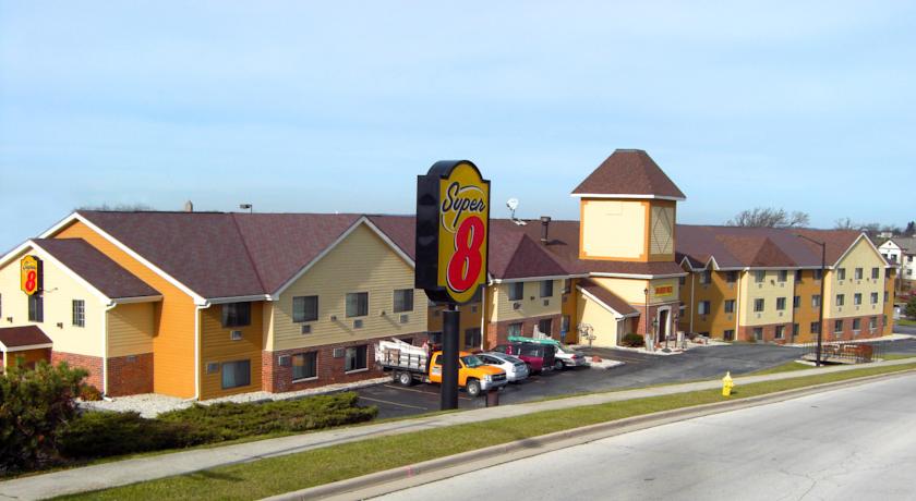 Super 8 Waukesha