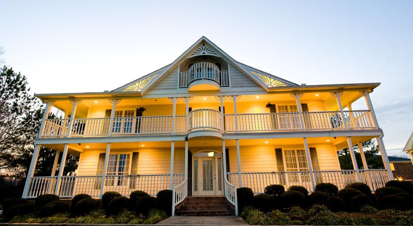 The Admiralty of Plantation Oaks