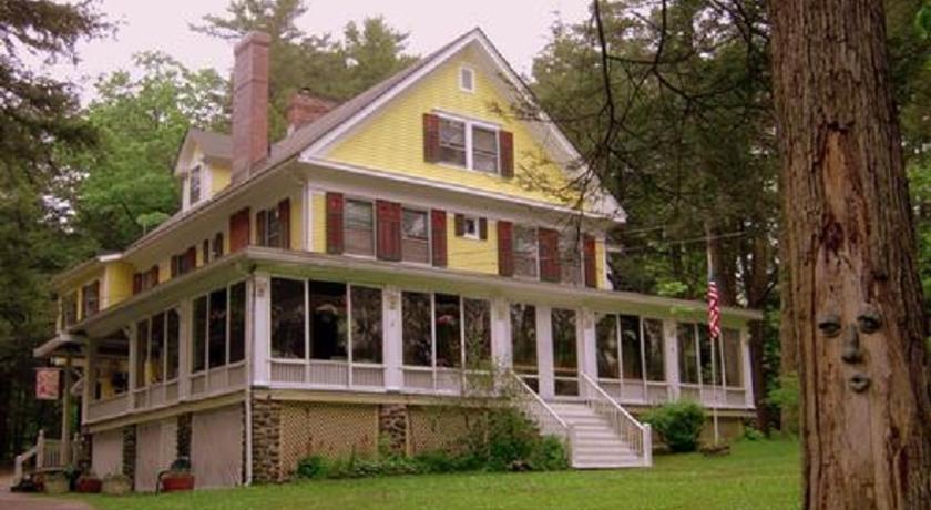 The Brookview Manor Inn