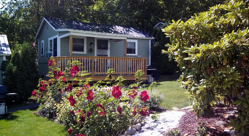 The Cozy Inn & Cottages and Lakeview House & Cottages