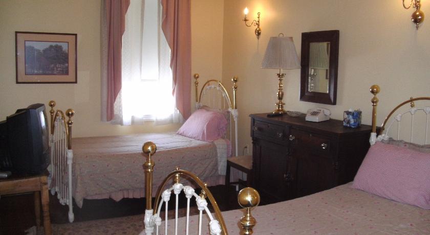 The Leesburg Colonial Inn