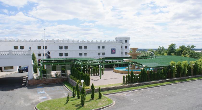 The Palace - Raritan Center