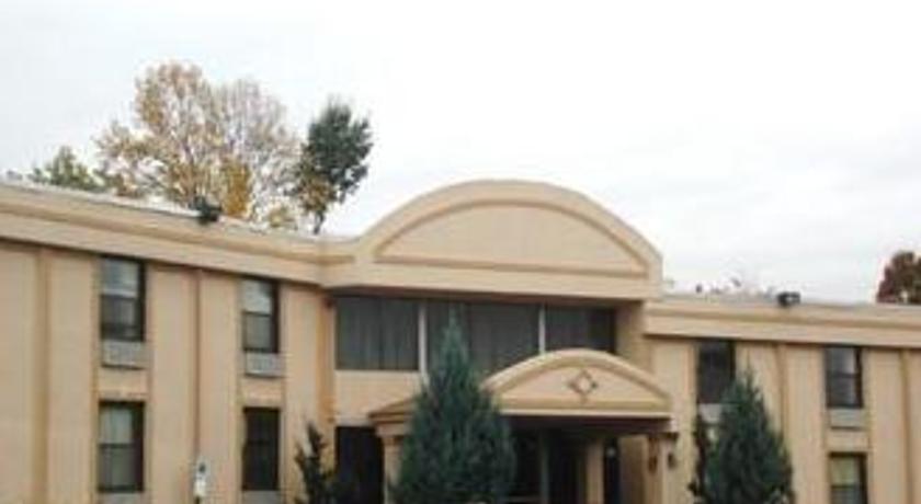 Townhouse Inn & Suites