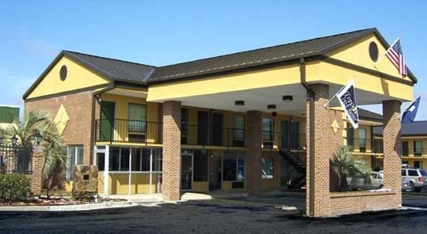 Travelers Inn & Suites
