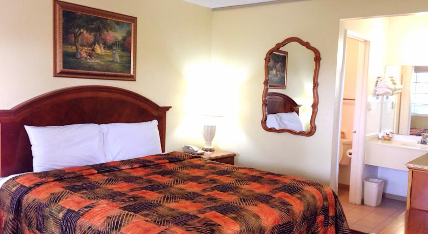 Travelodge Fullerton Near Anaheim