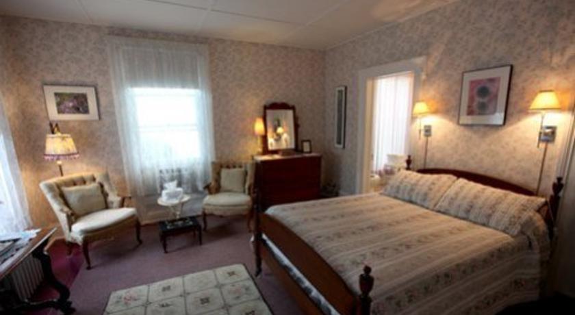 Twin Gables of Woodstock