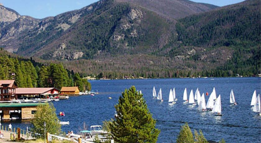 Western Riviera Lakeside Lodging