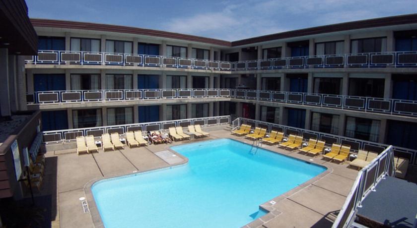 Windjammer Motor Inn