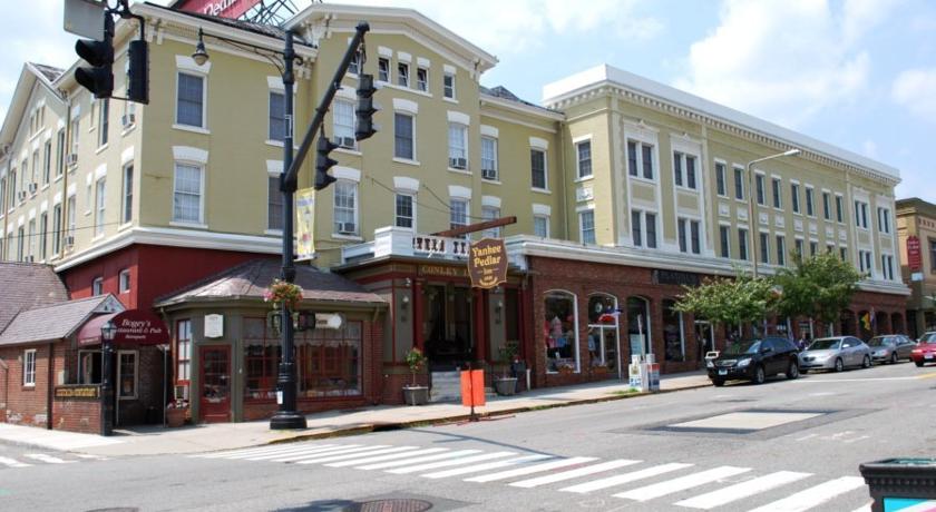 Yankee Pedlar Inn