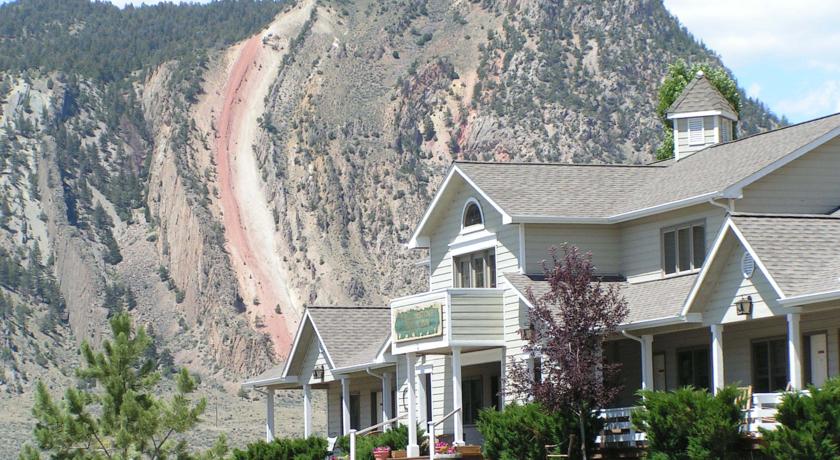 Yellowstone Basin Inn