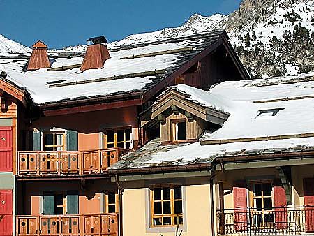 Hameau Du Glacier / Refuge Du Montagnard