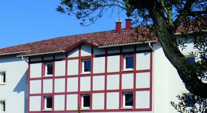 Inter-H^otel Les Bruy`eres