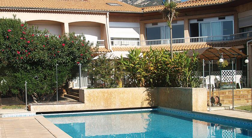 Mona Lisa Val H^otel