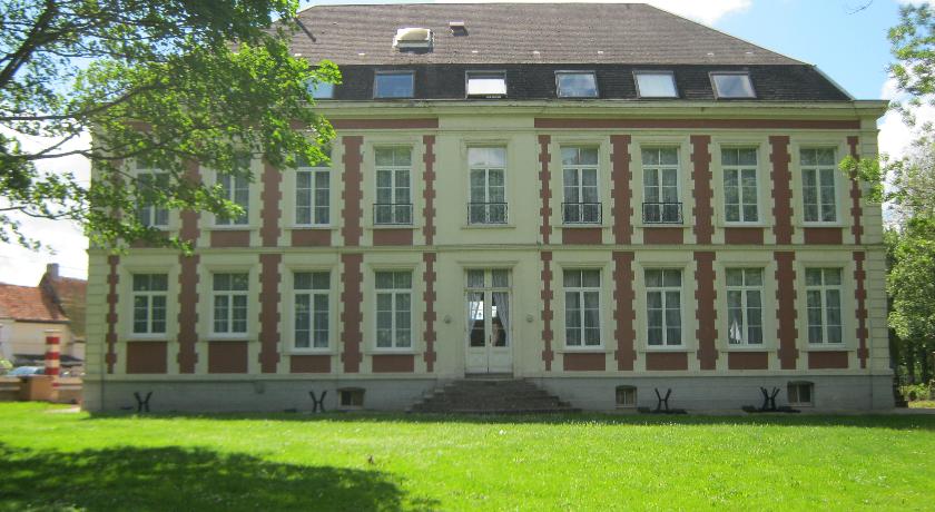 Ch^ateau de Moulin le Comte