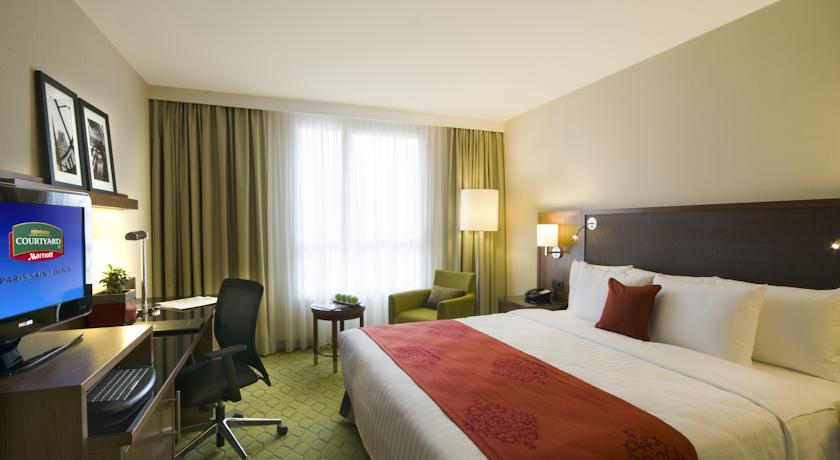 Courtyard Paris Saint Denis