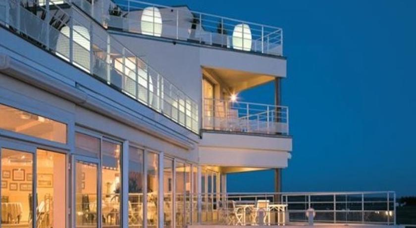 La Marine Ch^ateaux & H^otels Collection