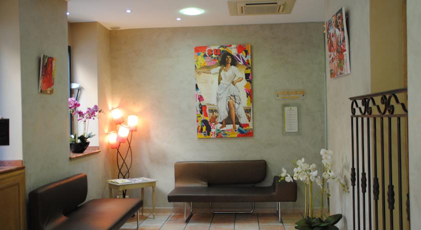 Logis - Grand H^otel Dauphine