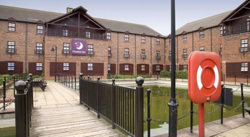 Premier Inn Milton Keynes Central South West - Furzton Lake