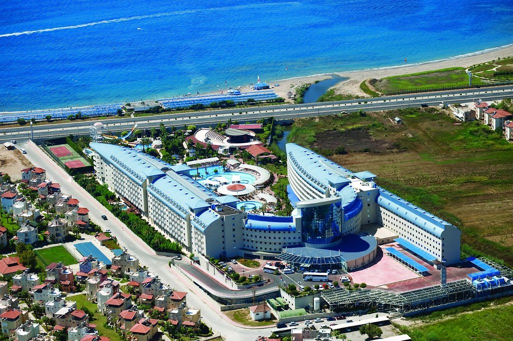 Crystal Admiral Resort Suite & SPA