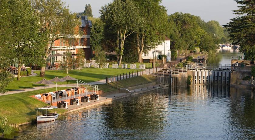 the runnymede-on-thames