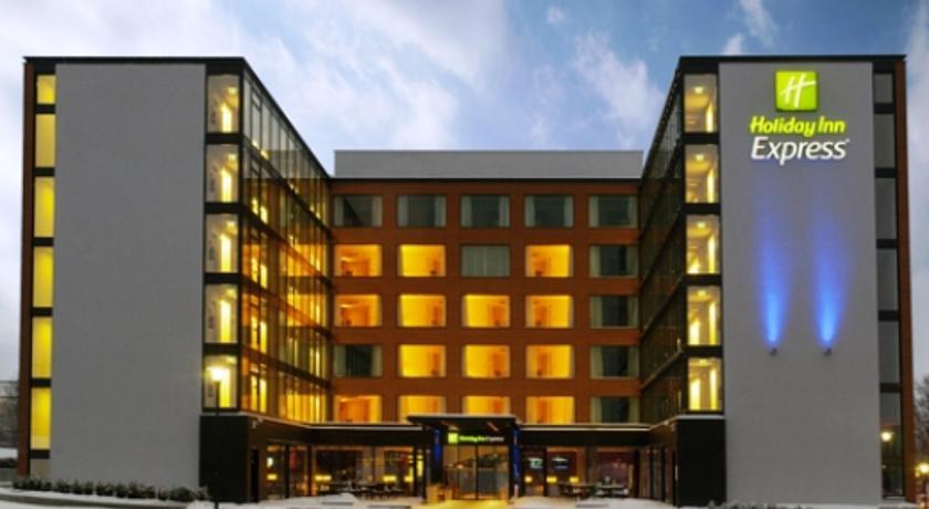 Holiday Inn Express Z"urich Airport