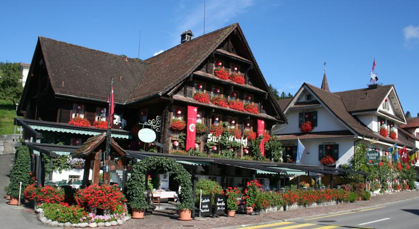 Schloss-Hotel Swiss-Chalet