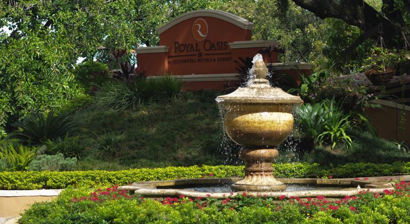 Occidental Royal Oasis