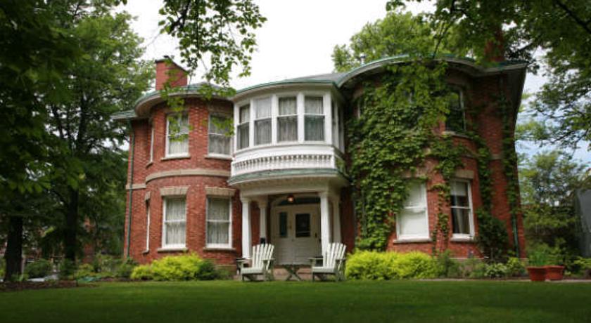 Fairholm National Historic Inn