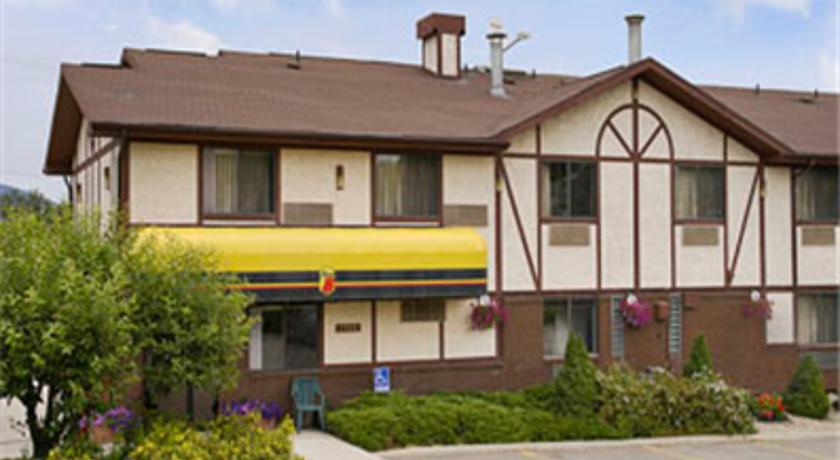 Super 8 Salmon Arm