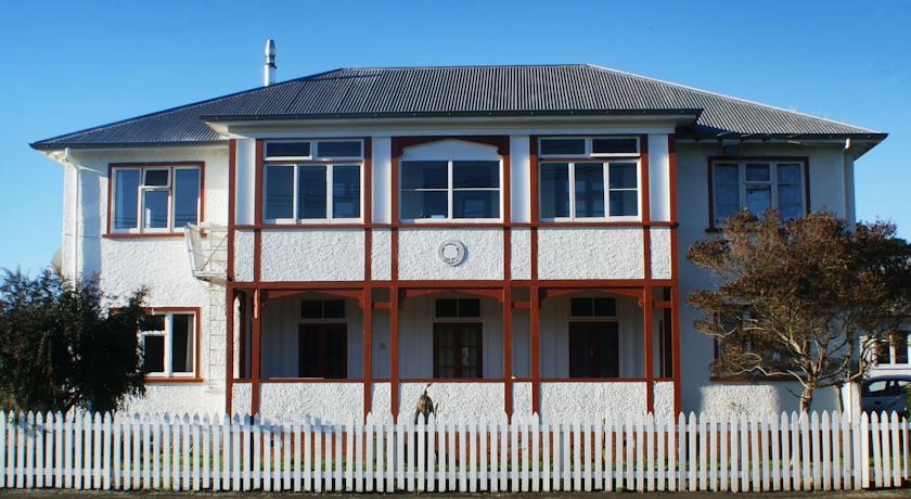 42B College House