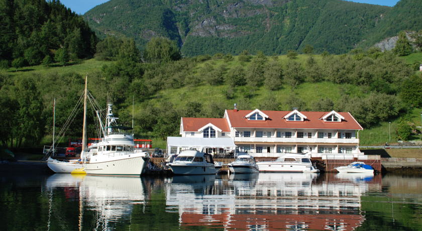 Flam Marina And Apartment