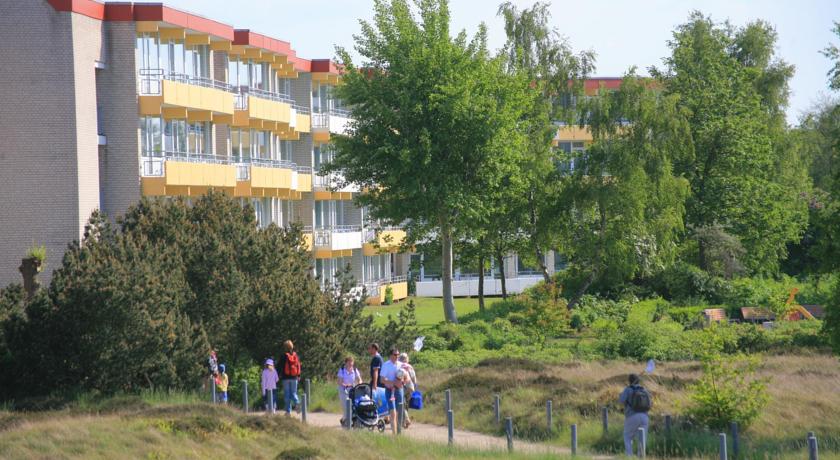Strandhotel Weissenh"auser Strand