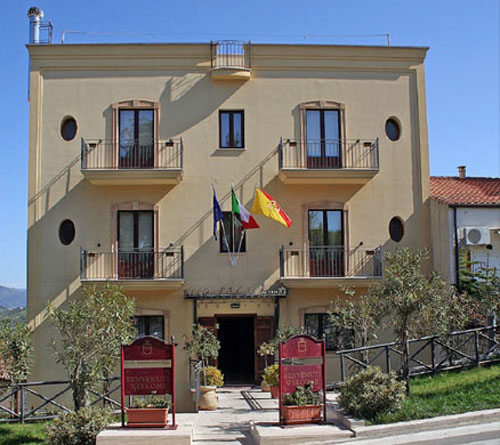 Ypsigro Palace Hotel