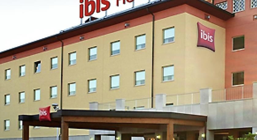 Ibis Como