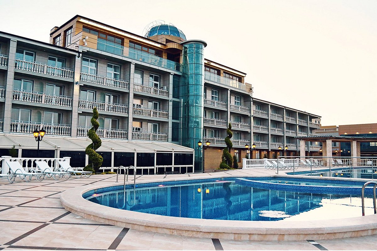 Отели Крыма начали отменять бронирования и требовать доплаты