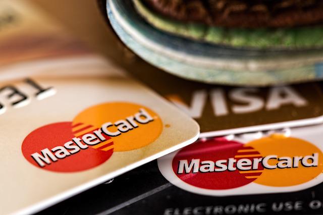 Россиянам раскрыли реальные туры за картами Visa и Mastercard и цены на них