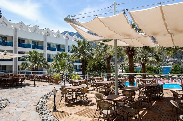 Отели Турции решили завозить персонал из Киргизии, Узбекистана и Африки