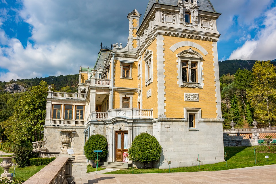 Власти Крыма ввели хештег для сбора обращений туристов через соцсети