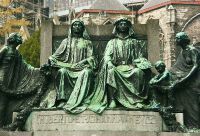 Памятник братьям Ван Эйк