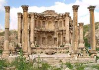 Монументальный фонтан Нимфеум (Фонтан Трех Бассейнов)