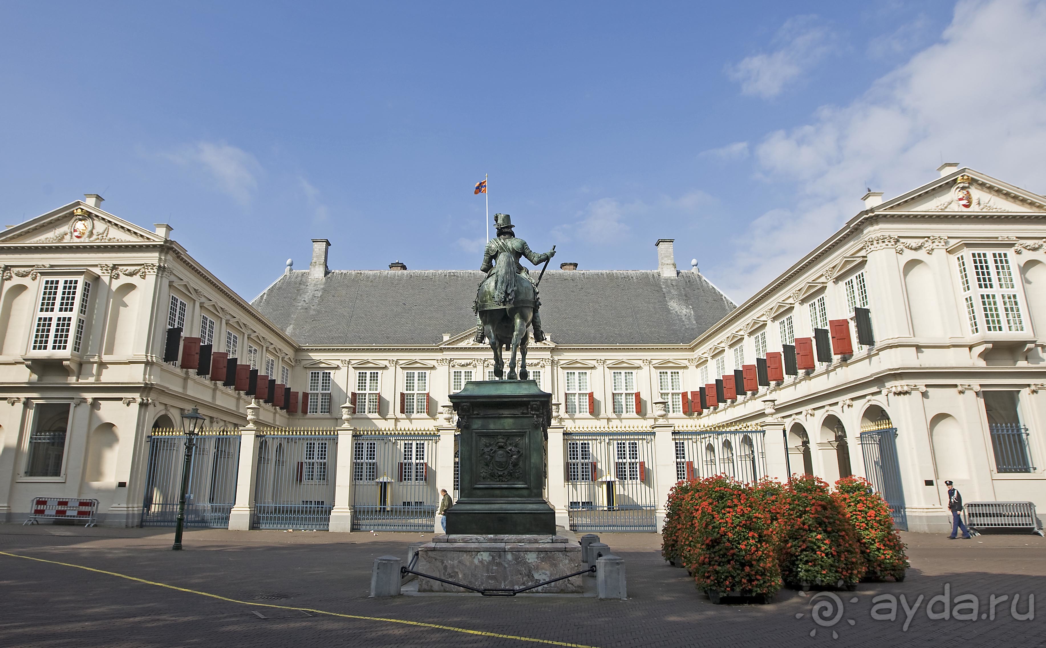 Столица фактически. Дворец Нордейнде Гаага. Королевский дворец в Гааге. Дворец короля Нидерландов в Гааге. Резиденция короля Нидерландов.