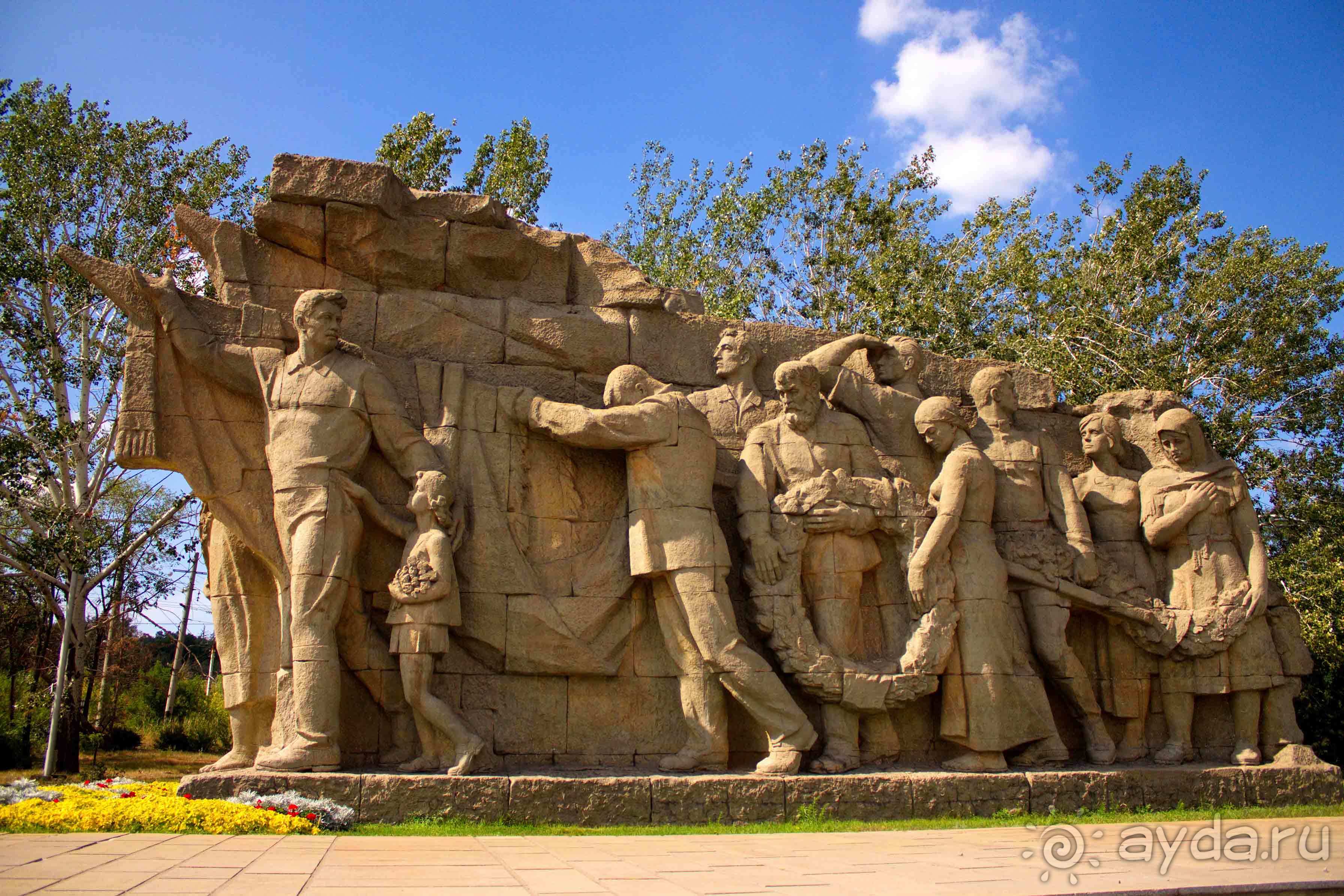 Памятные места достопримечательности. Волгоград мемориальный комплекс на Мамаевом Кургане. Мемориал комплекс Мамаев Курган. Памятники Мамаева Кургана в Волгограде. Комплекс памятников Мамаев Курган.